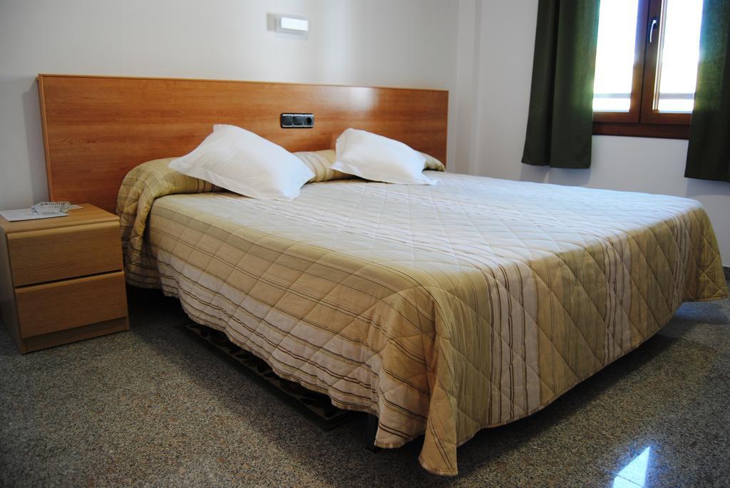 Hotel Albanta La Lantejuela Ruang foto