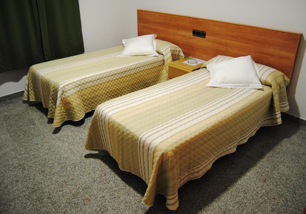 Hotel Albanta La Lantejuela Ruang foto
