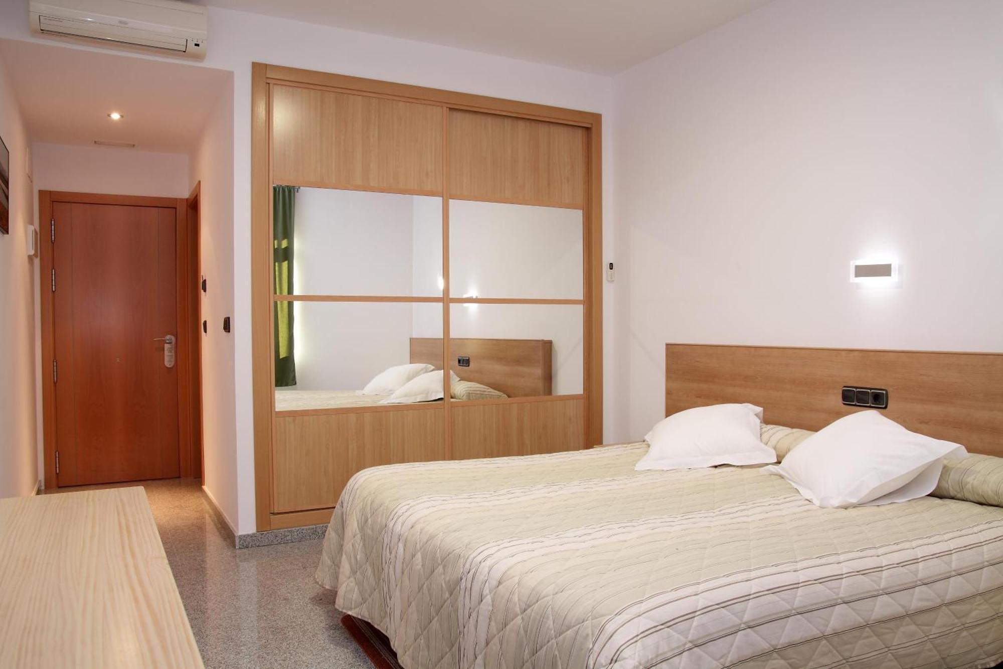 Hotel Albanta La Lantejuela Bagian luar foto