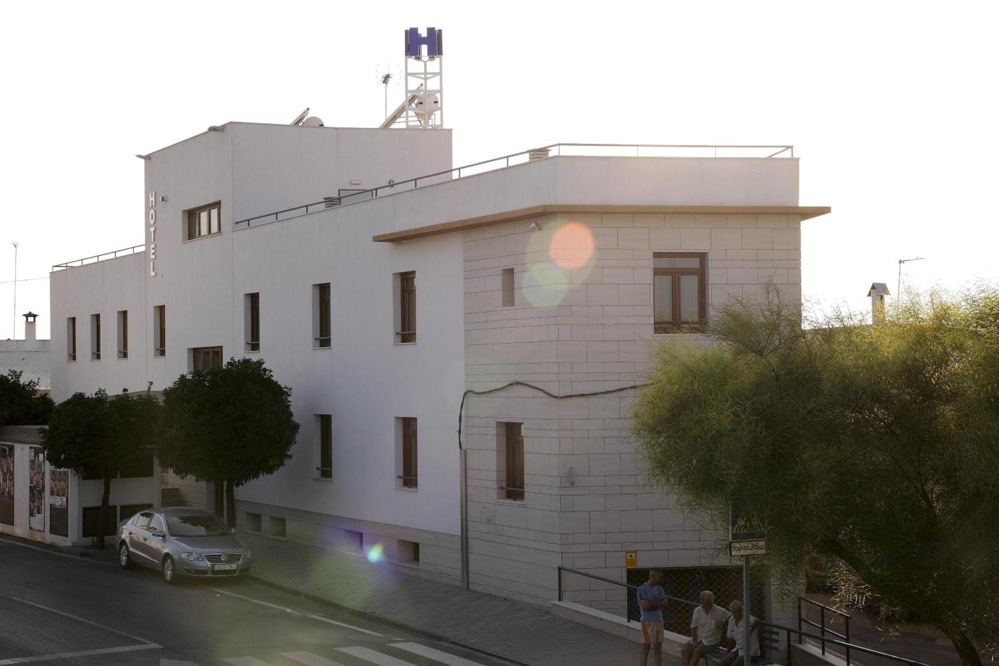 Hotel Albanta La Lantejuela Bagian luar foto